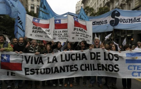 Estudantes chilenos protestam na Argentina