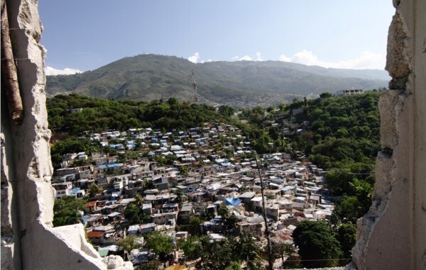 Favela de Porto Príncipe. FOTO: Eliza Capai