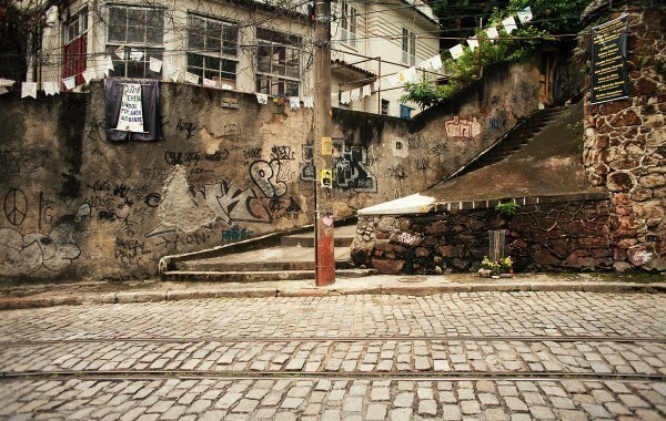Os trilhos de ferro ainda estão nas ruas de paralelepípedos (Foto André Mantelli) Os trilhos de ferro ainda estão nas ruas de paralelepípedos (Foto André Mantelli)