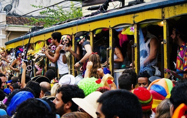 O bondinho levava os foliões no carnaval (Foto André Mantelli) O bondinho levava os foliões no carnaval (Foto André Mantelli)