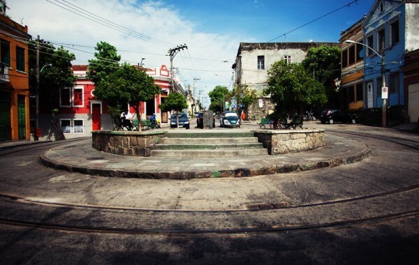 Largo das Neves com os trilhos do bonde (Foto André Mantelli) Largo das Neves com os trilhos do bonde (Foto André Mantelli)