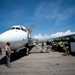 Um voo levando deportados do centro de detenção de Louisiana chega ao Aeroporto Internacional de Toussaint Louverture em Porto Príncipe em 13 de Setembro de 2011. (Foto: Jacob Kushner/FCIR)