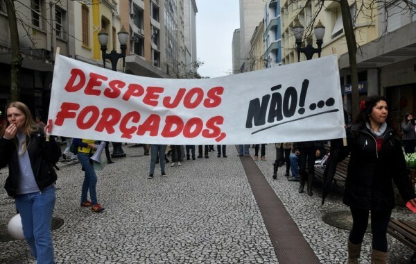 Protesto contra remoções forçadas em Curitiba / Foto: Comitê Popular da Copa Curitiba