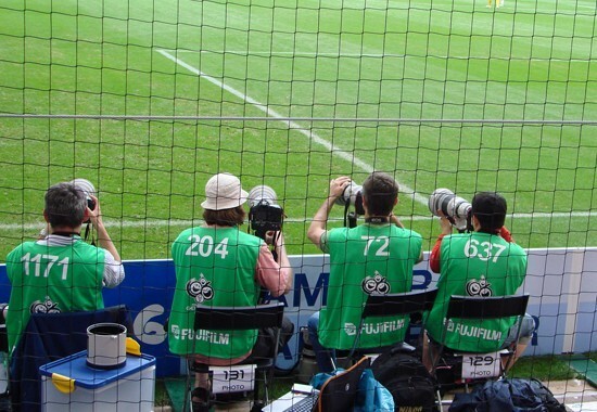 Jornalistas cobrem um jogo da Copa do Mundo de 2010. Crédito: Reprodução