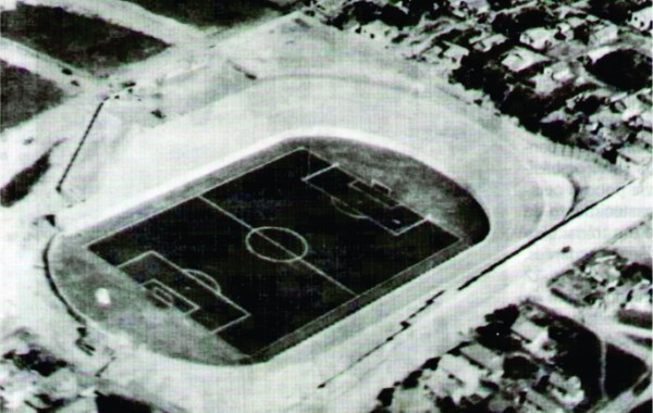 File:Estadio Don León Kolbowsky (Club Atlético Atlanta)..jpg - Wikimedia  Commons