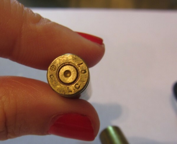 Cápsula de bala 5,56, de fuzil, fabricada nos EUA. Foto: Natalia Viana/Agência Pública