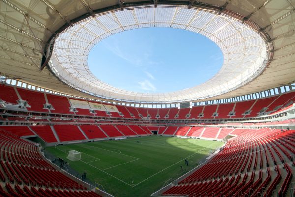 Estádio Nacional de Brasília, um dos mais caros da história do futebol, já custou R$ 1,4 bi aos cofres públicos. Foto: Wikimedia Commons