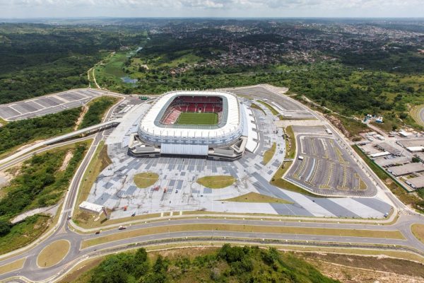 Para construir a Arena Pernambuco, o governo do estado emprestou R$ 392,8 milhões do BNDES e firmou um contrato de PPP com o grupo Odebrecht. (Foto: Portal da Copa)