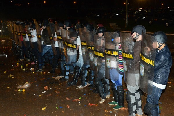 Jornalistas se vestem de policiais em curso realizado pelo MJ (Foto: Ministério da Justiça)