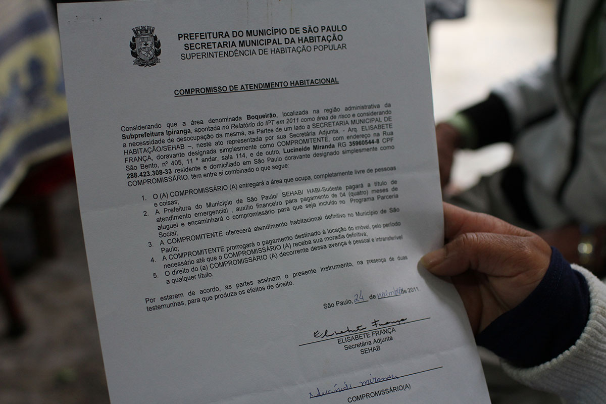 O compromisso de atendimento habitacional garante às famílias removidas auxílio aluguel até receber moradia definitiva, mas isso não é cumprido