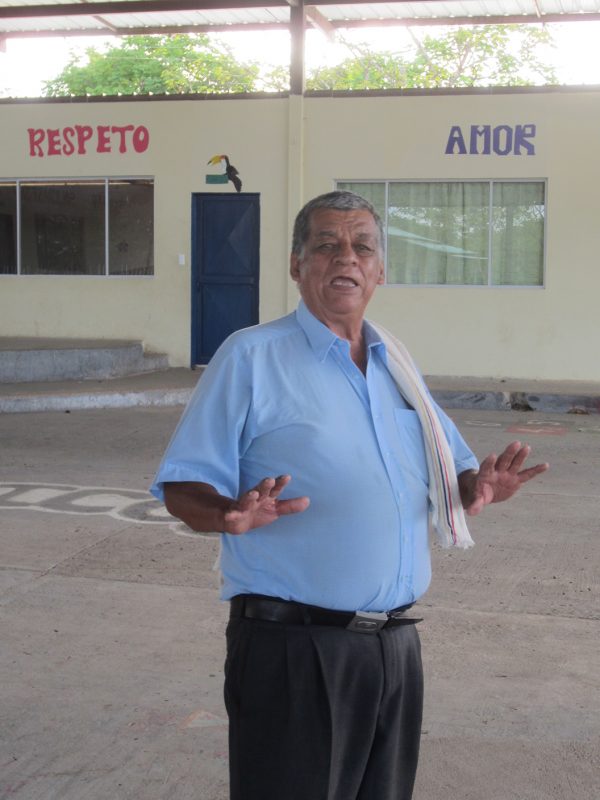 Presidente do Comitê Municipal de Pecuaristas, o veterinário Don Luis Eduardo Sanchez Godoy, o “Doc”, conta os momentos que presenciou quando as FARC mantinham sua zona autônoma em San Vicente del Caguán. Foto: Gustavo Faleiros/InfoAmazonia
