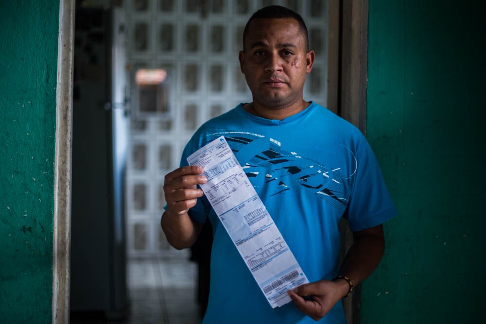 Edson Luís dos Santos é vizinho de Marileide e também passa pela mesma situação. A cada três meses, ele tem que contratar um serviço para limpar as caixas de esgoto de sua casa. Foto: José Cícero da Silva
