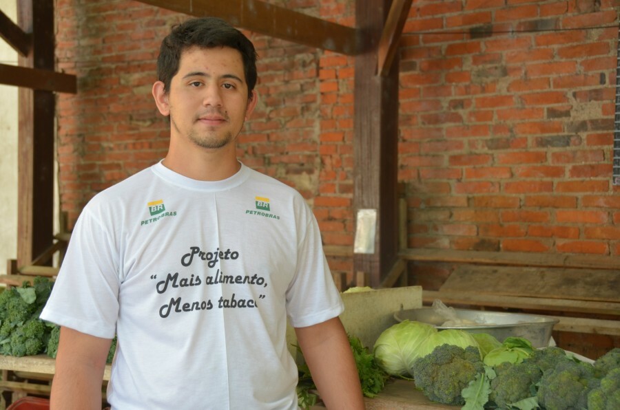 Guilherme Padilha - jovem é membro de uma família de agricultores do tabaco que busca alternativas ao fumo na cidade de Sinimbu