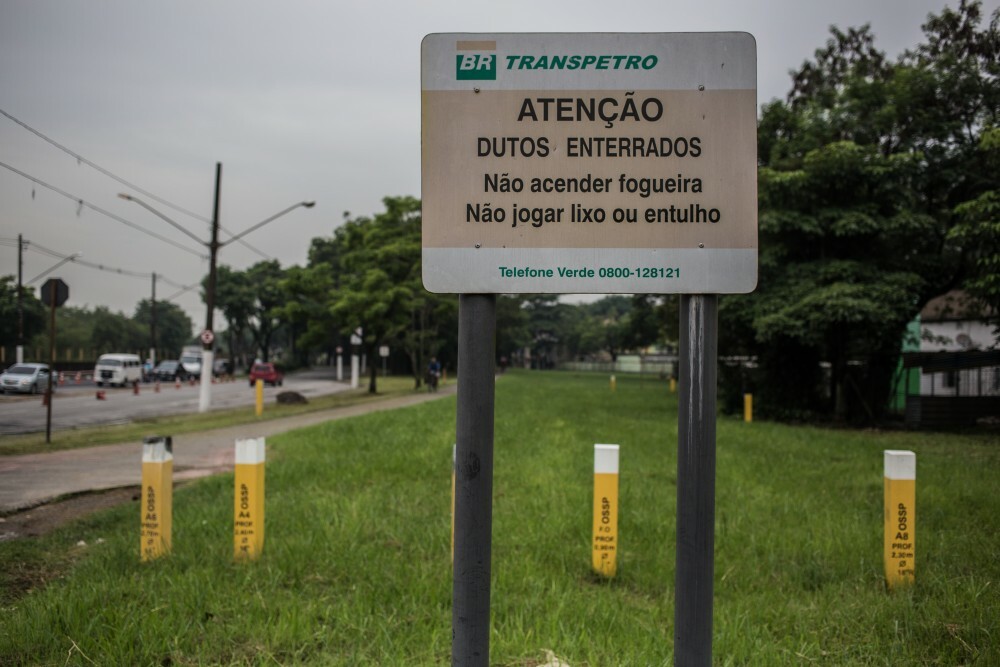 Dutos da Petrobrás que transportam gasolina hoje têm sinalização e ainda passam pela Vila Socó. José Cícero da Silva/Agência Pública