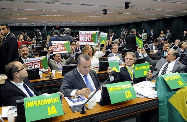 | De olho | Votação do impeachment eleva tensão no Congresso