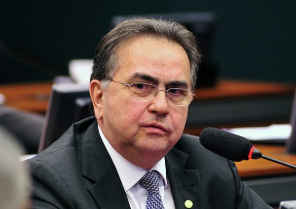 O deputado Leônidas Cristino (PDT-CE) criticou o tratamento dado aos estados do Nordeste na renegociação da dívida dos estados