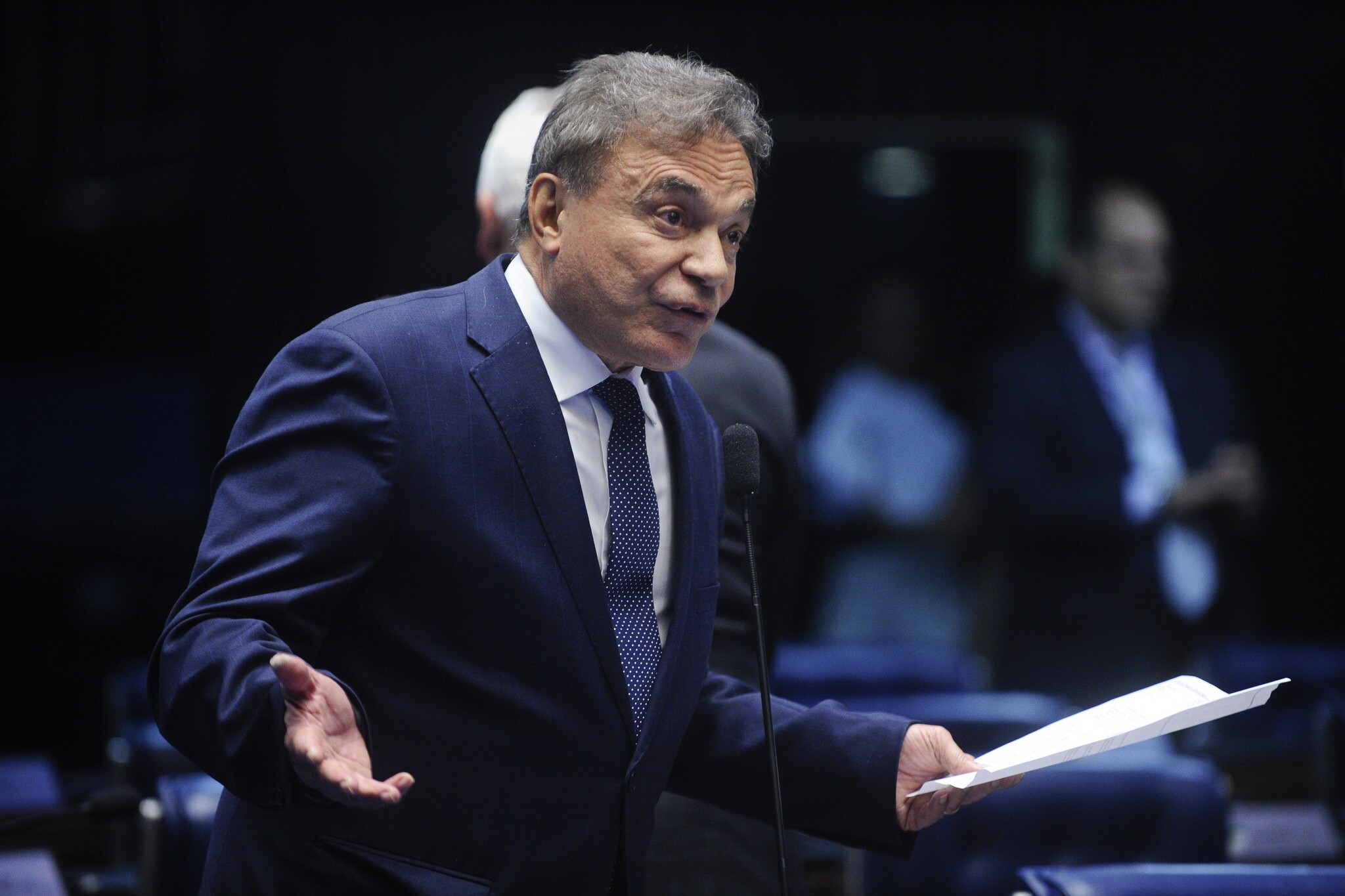 Favorável à PEC dos gastos, o senador Alvaro Dias (PV-PR) acha que outras medidas seriam necessárias