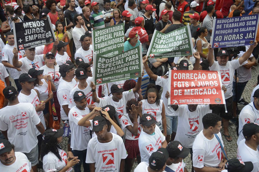 Manifestantes protestam contra reforma da Previdência no Rio, em 15 de março