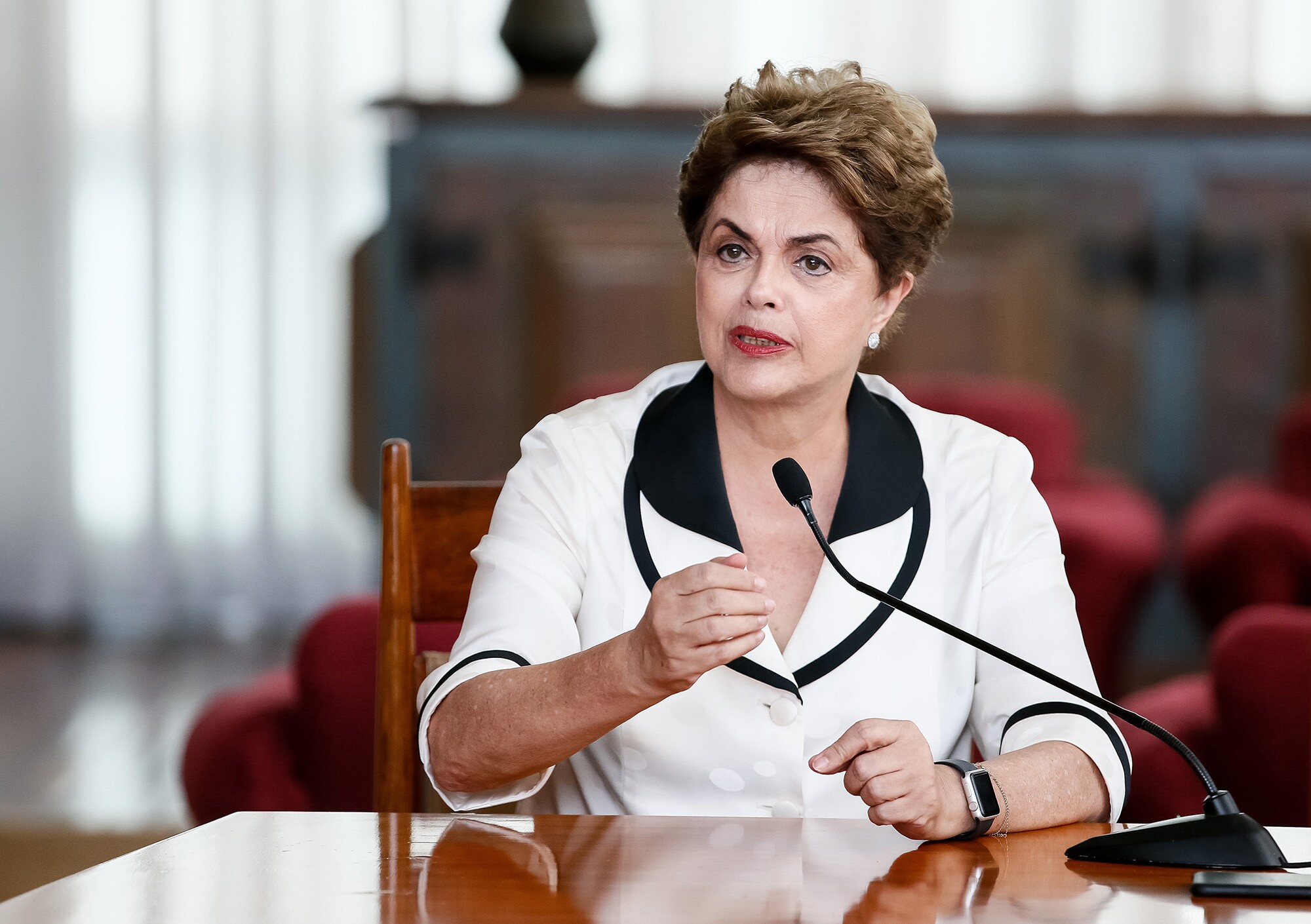 Dilma Rousseff durante entrevista para agências internacionais