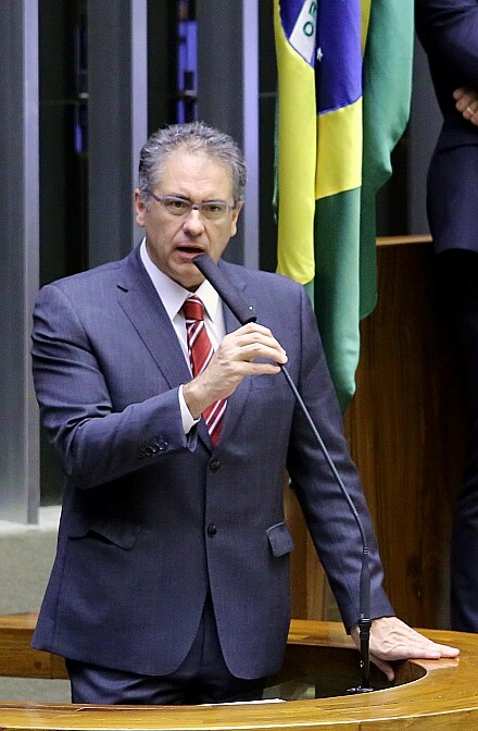 O deputado federal Carlos Zarattini (PT-SP), em discurso na Câmara