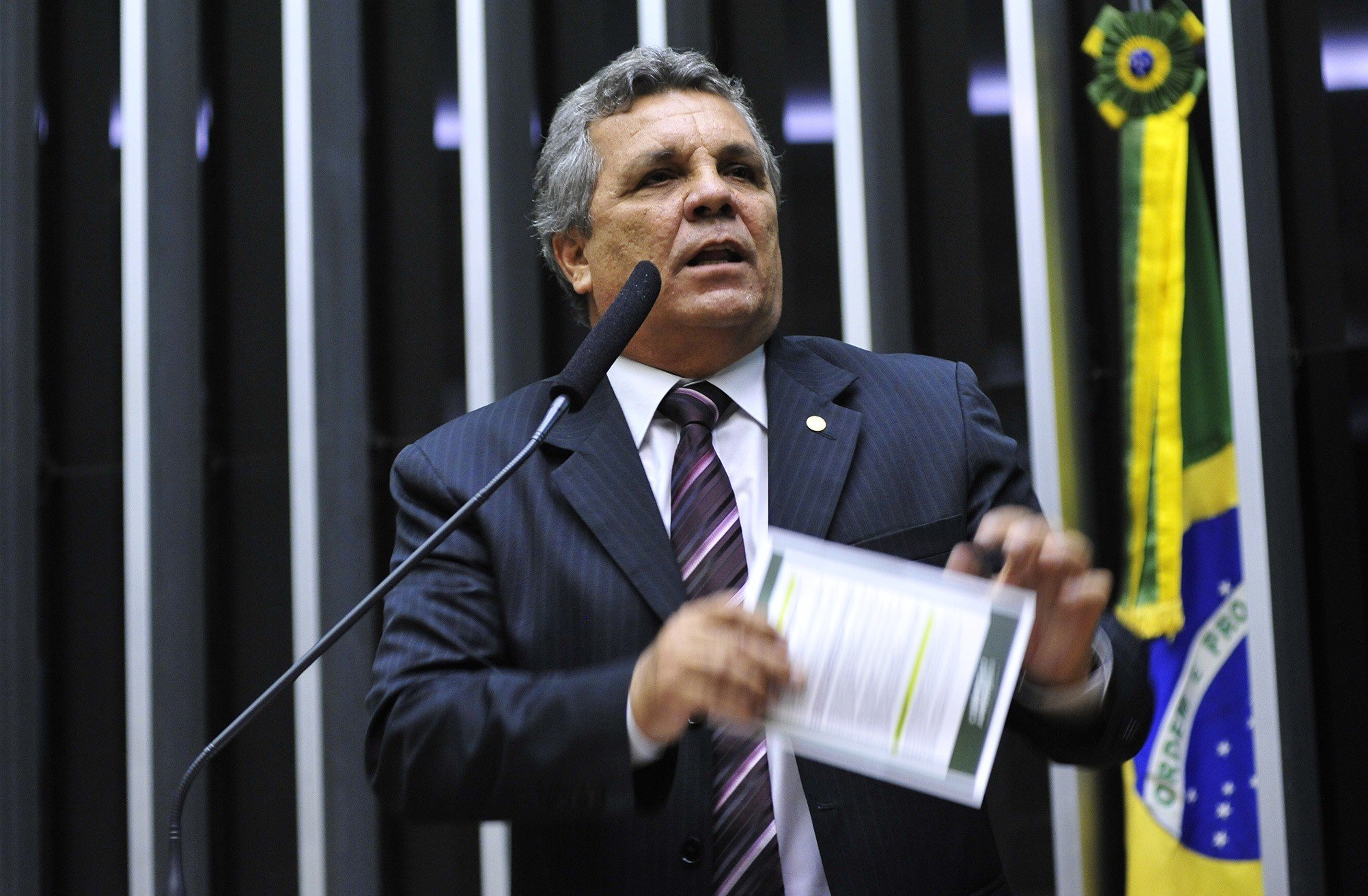 O deputado Alberto Fraga (DEM-DF), em sessão para análise e discussão da reforma política
