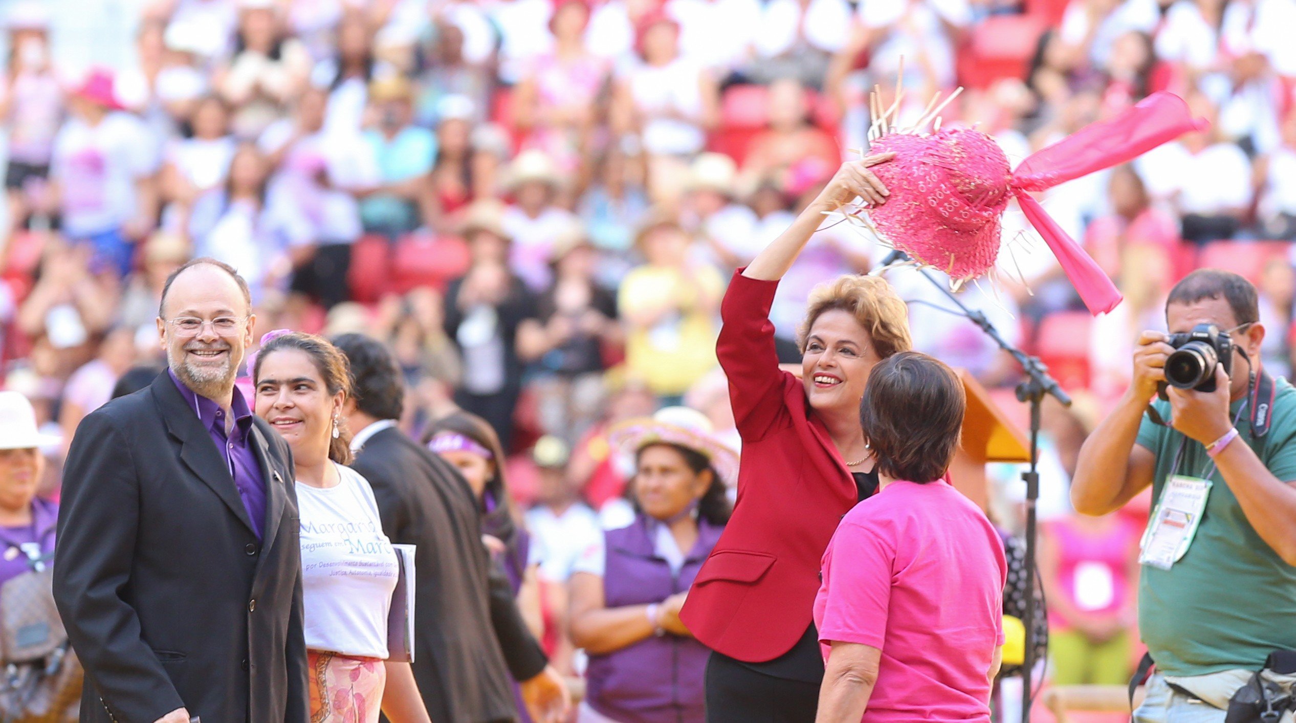 A presidente Dilma Rousseff participa do encerramento da 5ª Marcha das Margaridas, no estádio nacional de Brasília.