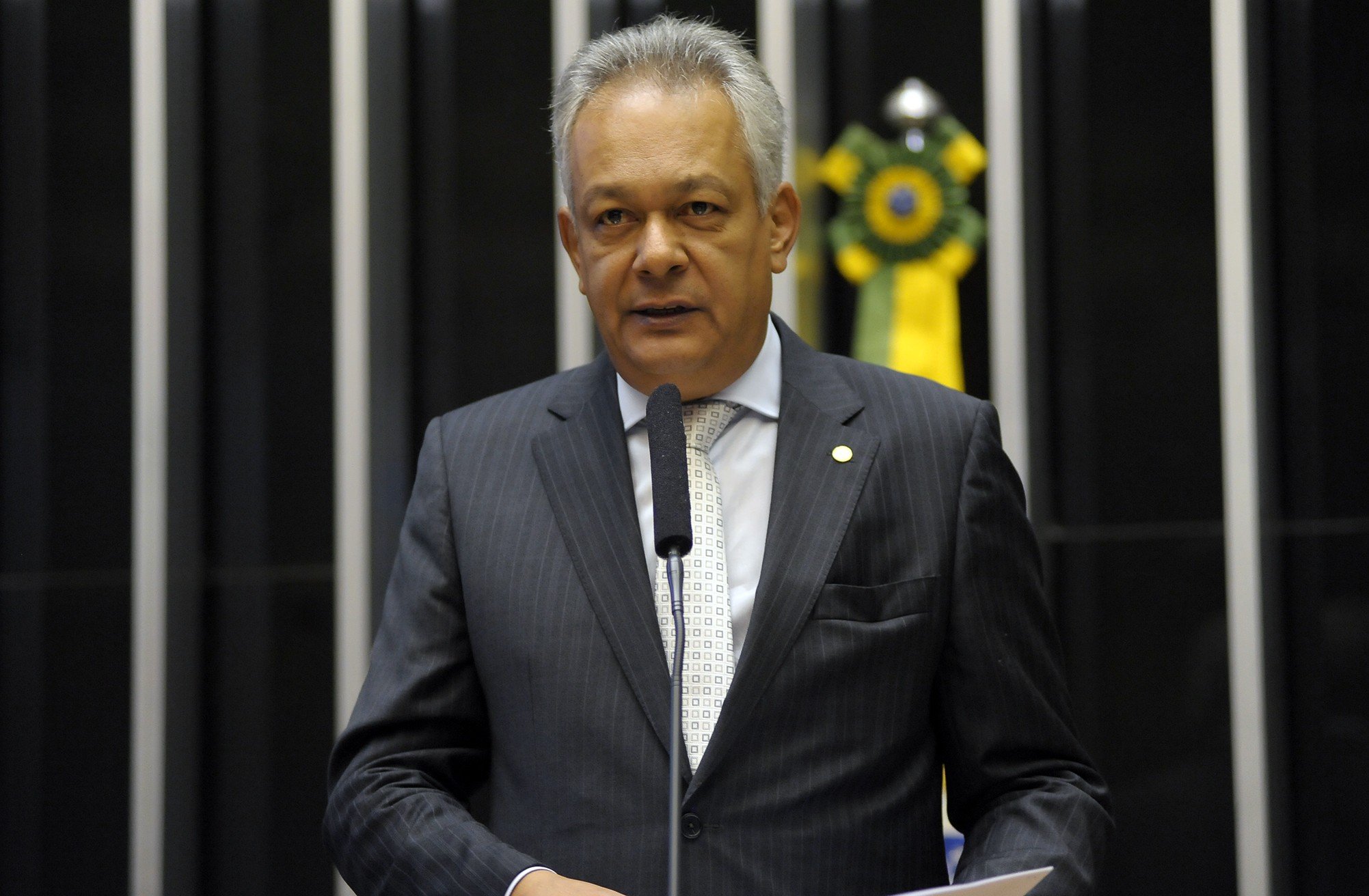 O delegado Edson Moreira (PMN-MG), deputado federal, em discurso na Câmara