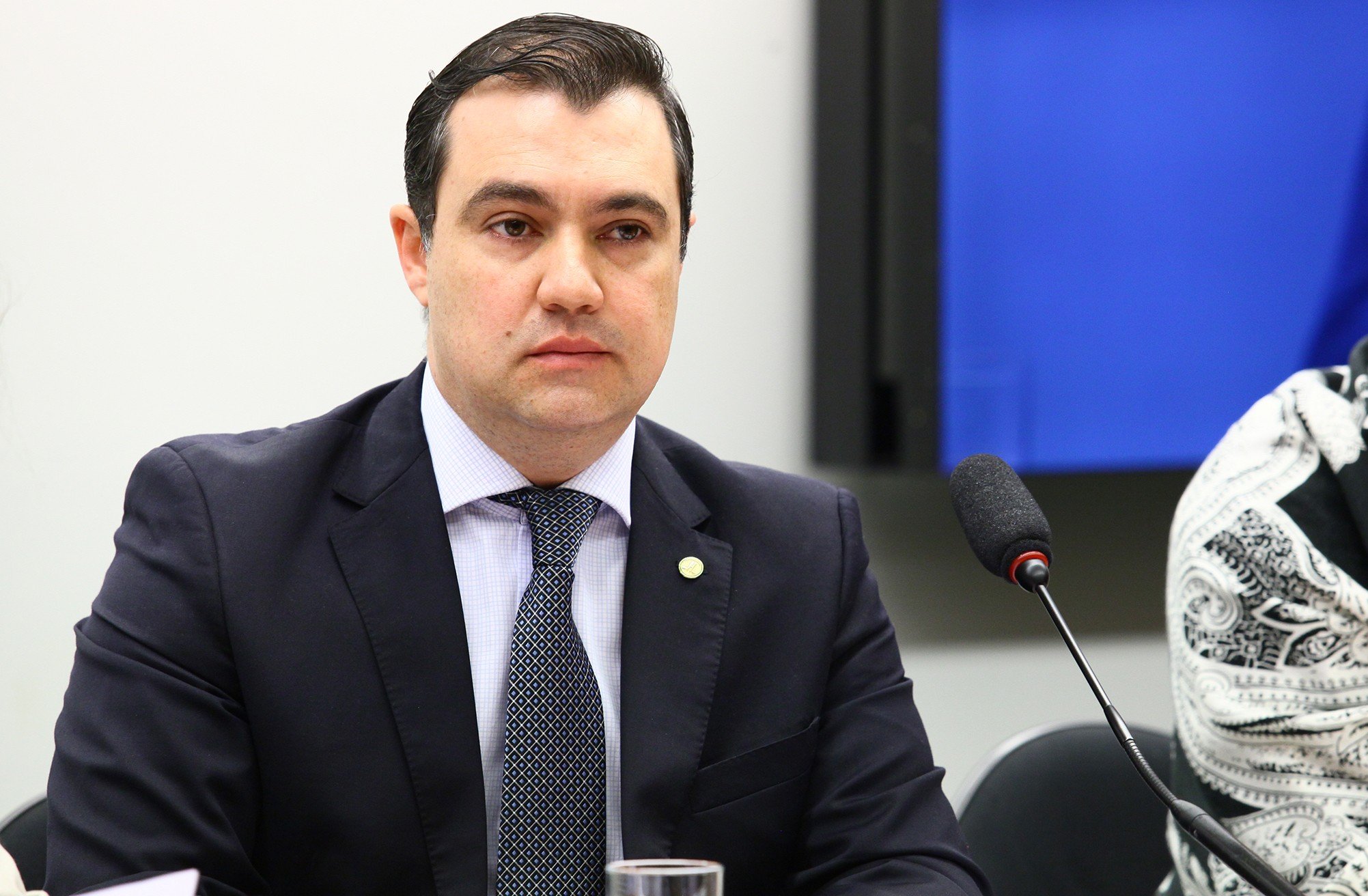 O deputado Luiz Lauro Filho (PSB-SP), em audiência pública para discutir a queda na produção de veículos e dispensa de trabalhadores no país e no Estado de São Paulo.