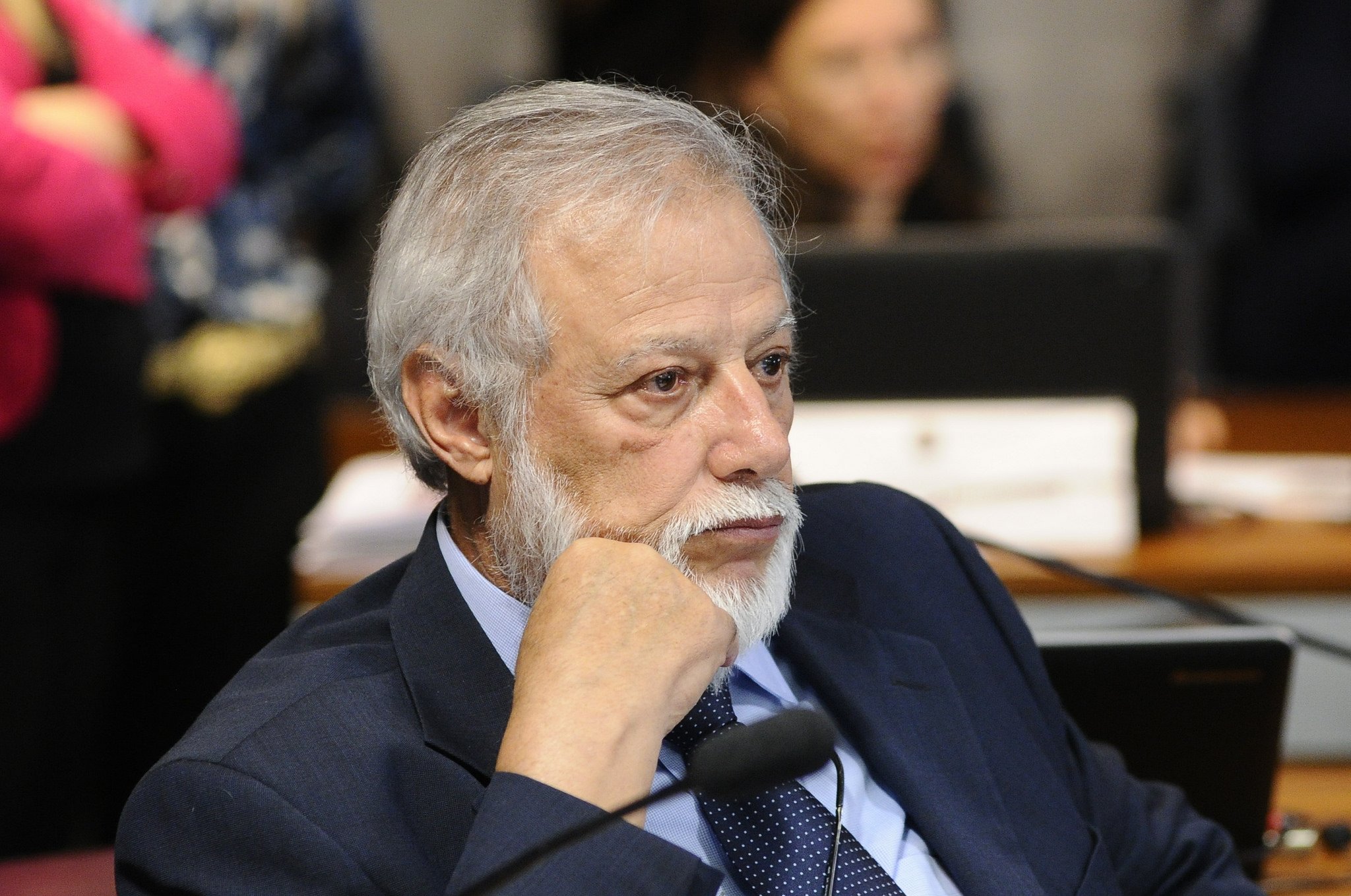 O senador Airton Sandoval (PMDB-SP), autor de projeto em que pretende acabar com o horário de verão