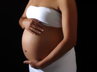 Proibição ao aborto é “lei que não pega”, diz embaixada