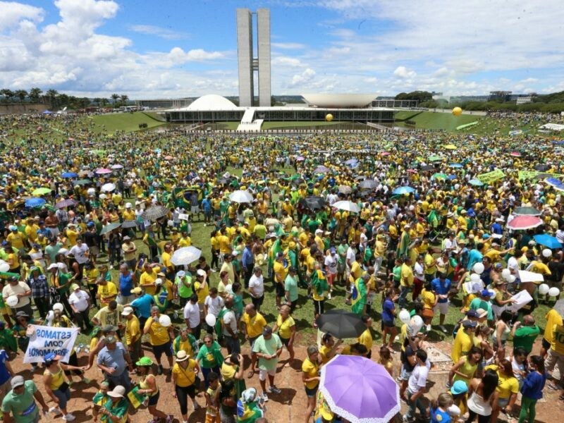 Manifestação contra o governo Dilma e a favor do impeachment, em Brasília