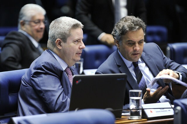 Os senadores mineiros Antonio Anastasia e Aécio Neves, do PSDB
