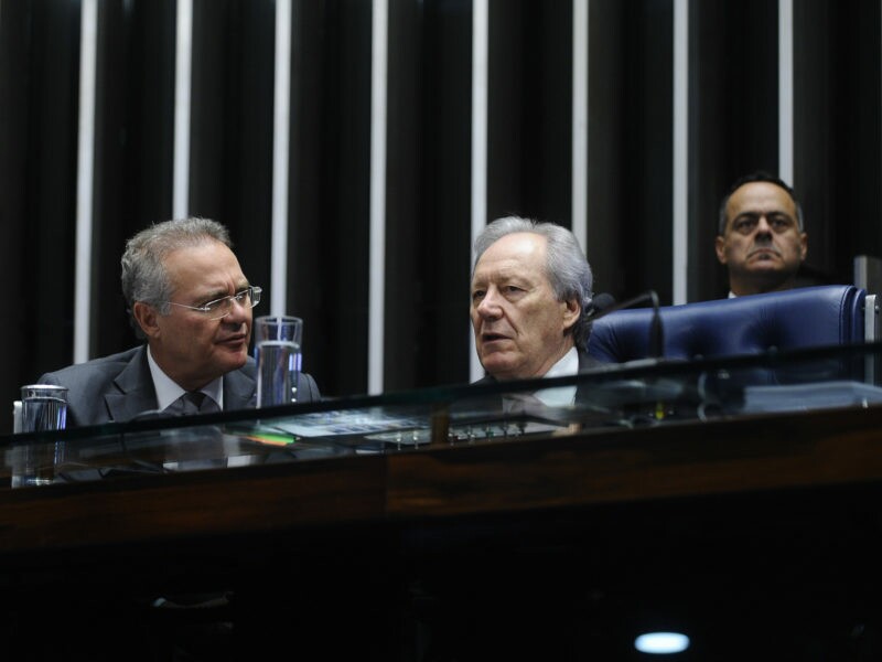 O presidente do Senado, Renan Calheiros (PMDB-AL), e o presidente do Supremo Tribunal Federal (STF), ministro Ricardo Lewandowski.