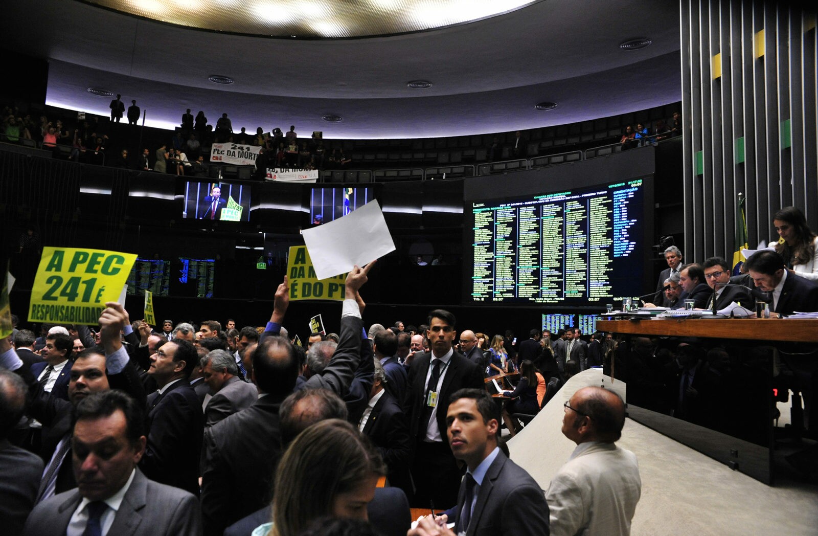 Primeira votação da PEC 241 no plenário da Câmara dos Deputados, em 10 de agosto