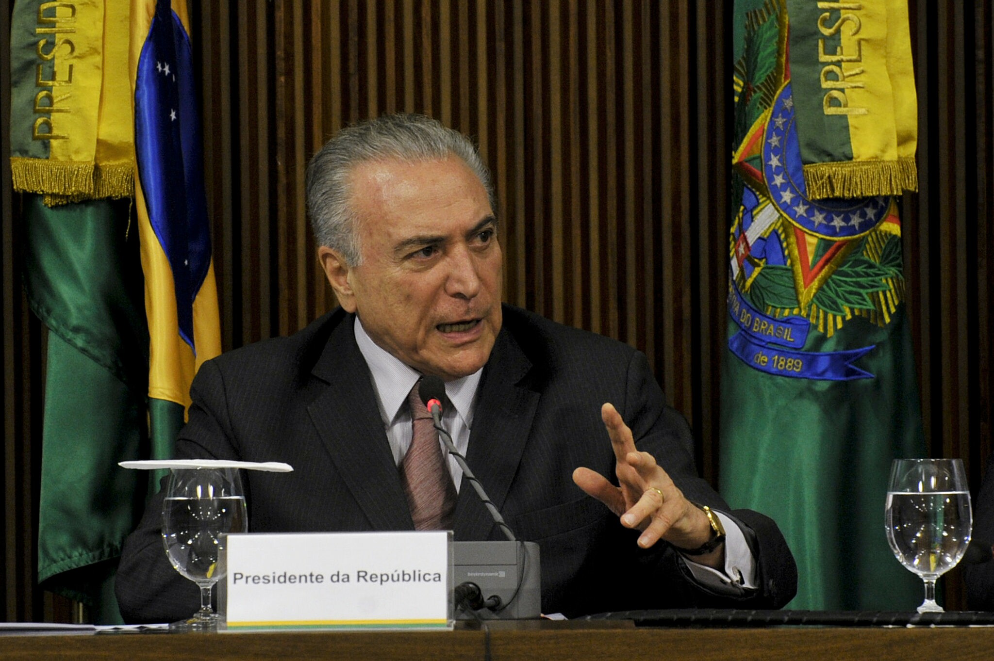 Congresso anailisa PEC do teto de gastos, uma das principais propostas do presidente Michel Temer (PMDB)