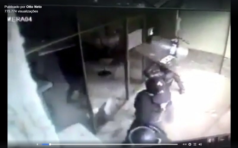 Vídeo falso mostra policiais quebrando vidros em Brasília.