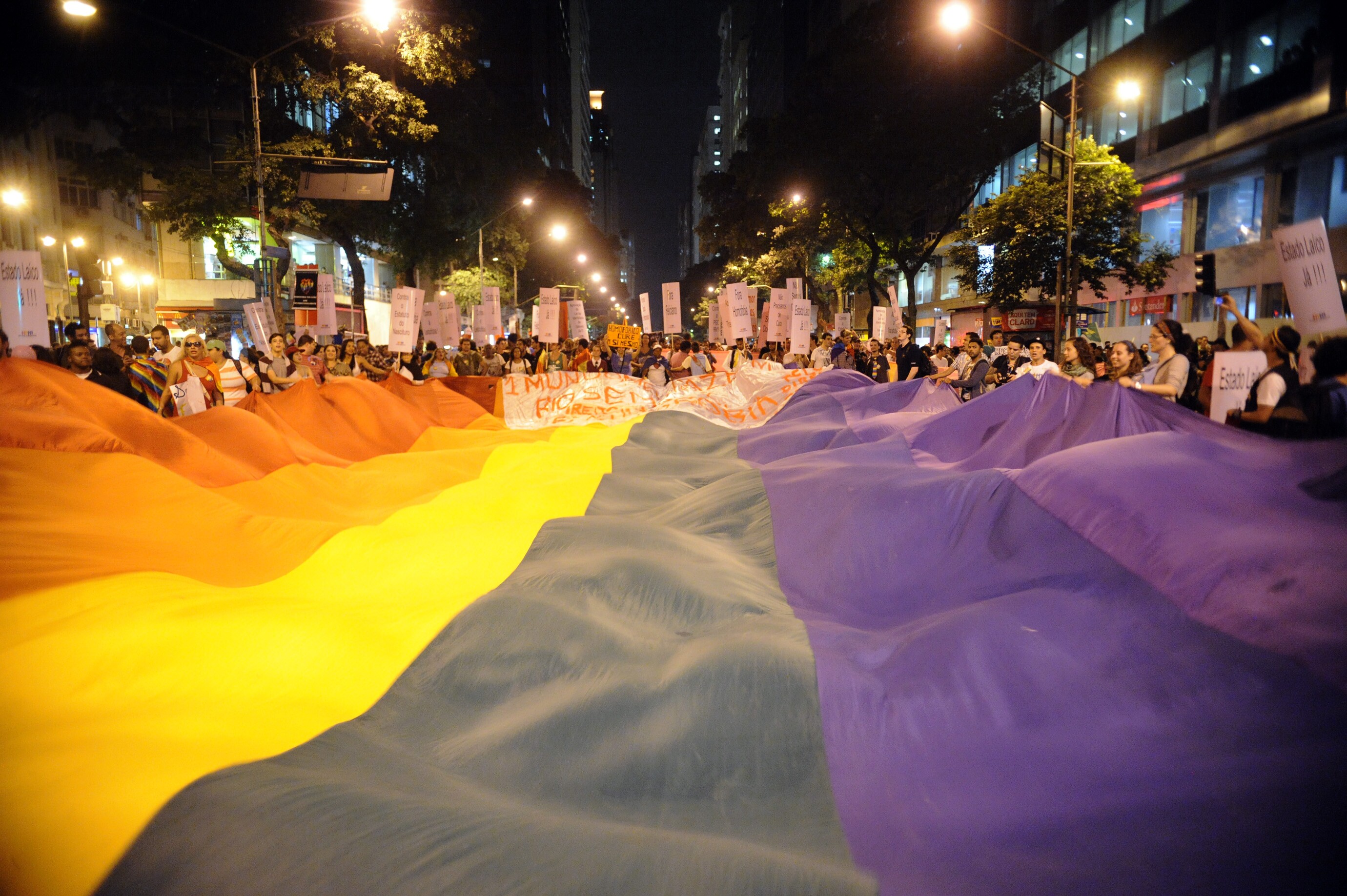Passeata pelo Dia Mundial do Orgulho LGBT no Rio de Janeiro, em 2013: números sobre violência são subnotificados