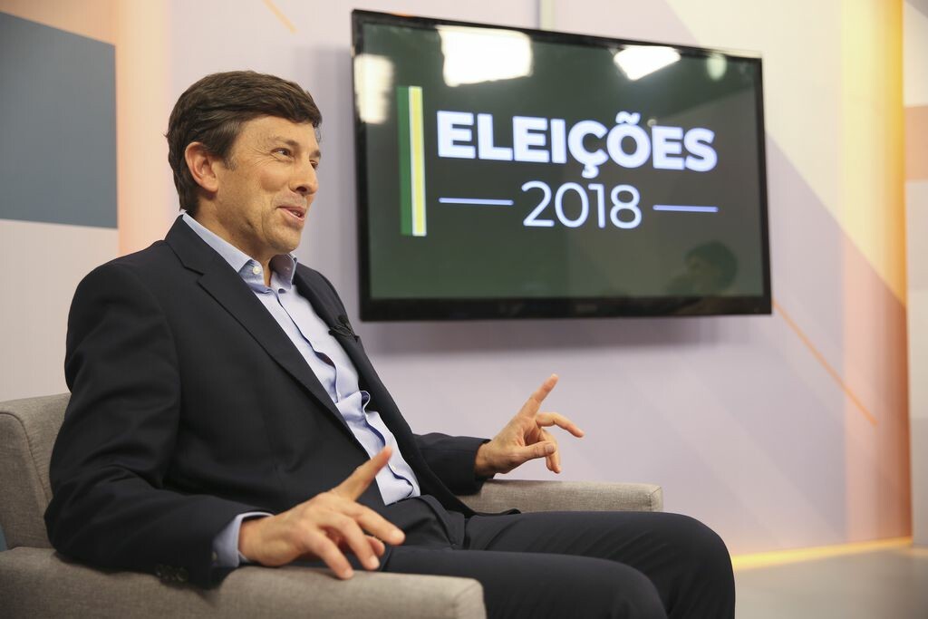 O candidato do Partido Novo, João Amoêdo, em entrevista da EBC: político acredita que falta livre mercado no país