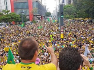 Manifestação a favor de Jair Bolsonaro (PSL) na Avenida Paulista no dia 30 de setembro: ato ocupou três quarteirões