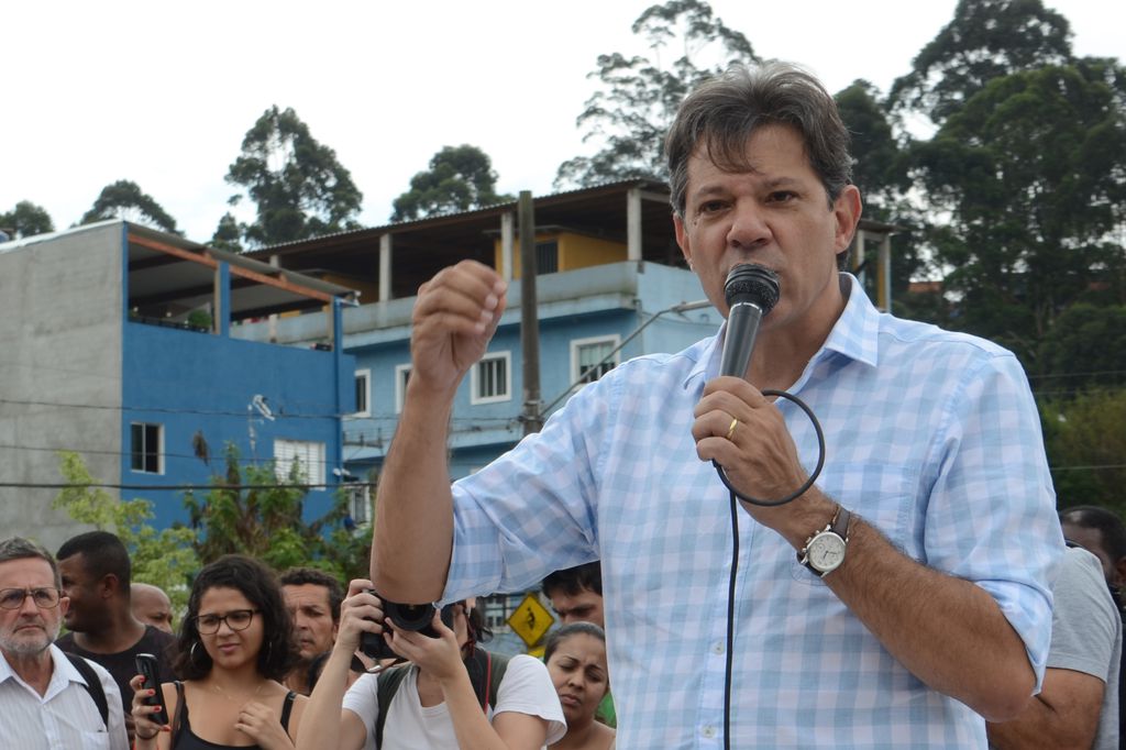 Encontro do candidato a presidência da República, Fernando Haddad (PT), com coletivos culturais periféricos, no Conjunto Promorar Raposo Tavares