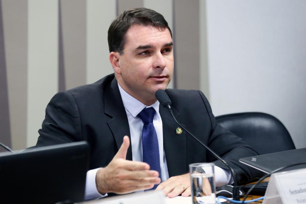 Quem \u00e9 Rodrigo Roca, novo advogado de Fl\u00e1vio Bolsonaro