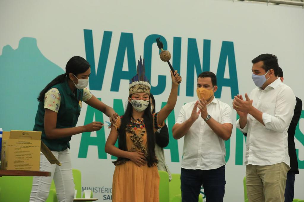1ª indígena vacinada no Amazonas: "Aceitei como um ato político, de luta,  como sempre é a nossa vida" - Agência Pública