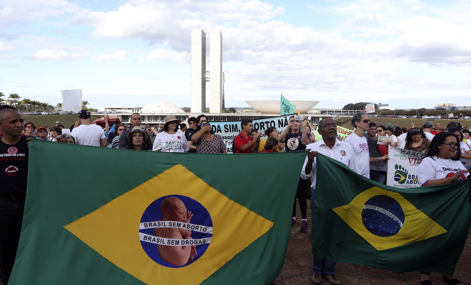 Mesmo com crise na saúde, pauta antiaborto avança de maneira acelerada no Congresso