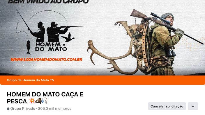 Imagem de capa do grupo "Homem do Mato Caça e Pesca" contém a foto de um homem carregando uma arma e a carcaça de um animal morto e indica o endereço da loja online Homem do Mato