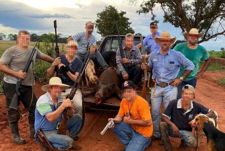 Grupos com milhares de usuários compartilham registros de animais mortos ilegalmente, venda de armas e piadas com a fiscalização do Ibama