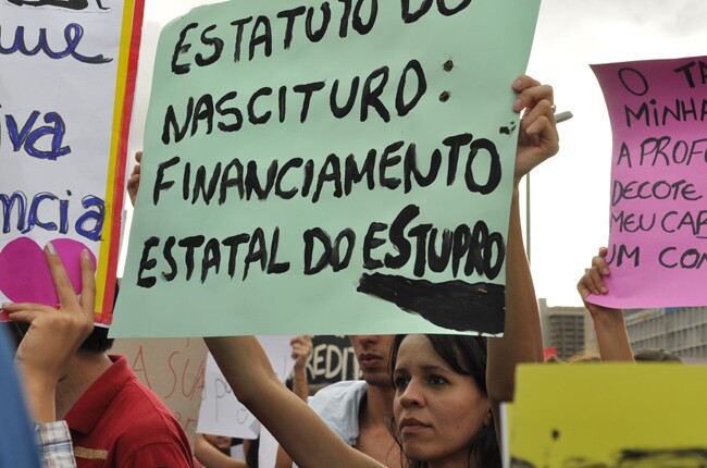 Mulheres protestando contra o Estatuto do Nascituro