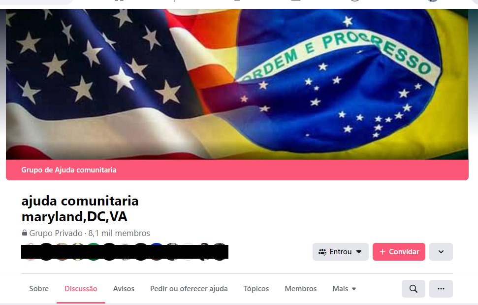 Reprodução da capa de um grupo de emigrantes no Facebook, com a bandeira mesclada do Brasil e dos Estados Unidos em destaque, seguido do nome "Ajuda Comunitária - Maryland, DC, VA"