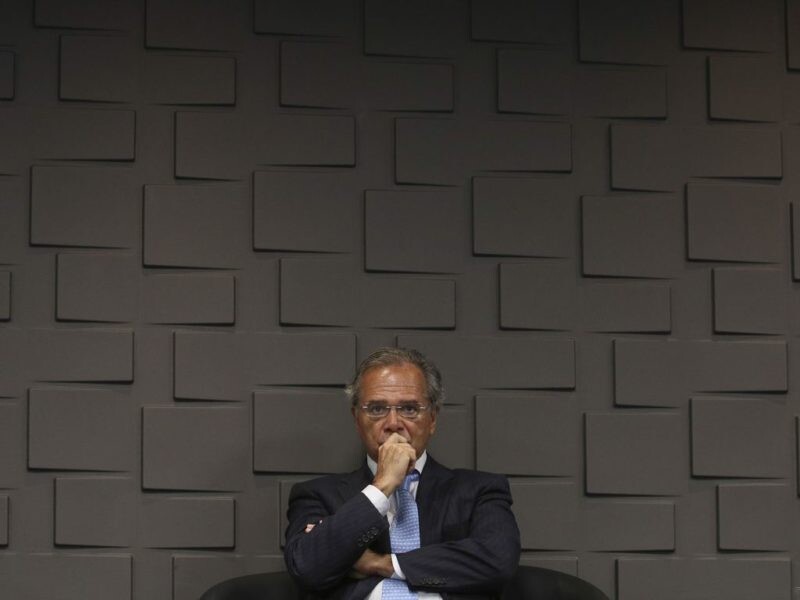 O ministro da Economia, Paulo Guedes , durante a cerimônia de transmissão do cargo do novo presidente do Banco do Brasil, Rubem Novaes.