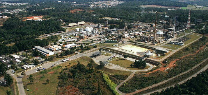 Imagem aérea da Unidade de Industrialização do Xisto, no Paraná
