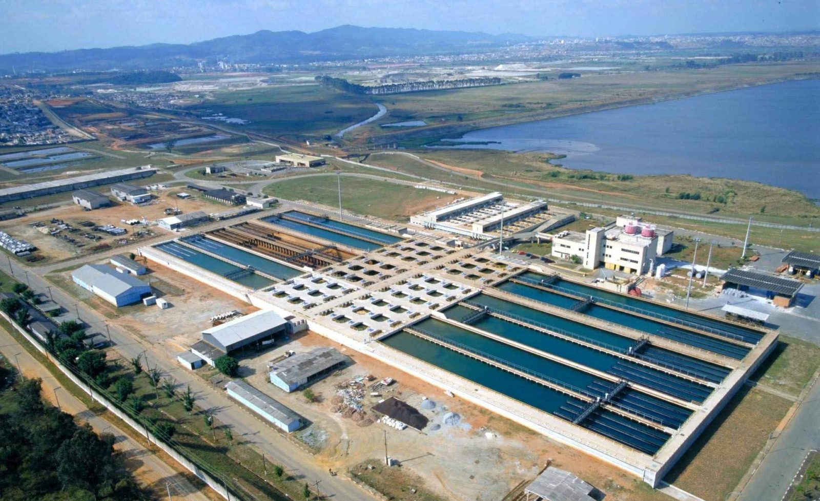 Imagem aérea mostra unidade de tratamento de água da Sabesp
